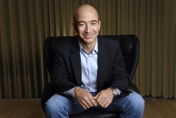 Jeff Bezos, bossul Amazon, cerut în căsătorie de Alesia, o moldoveancă din Vaslui