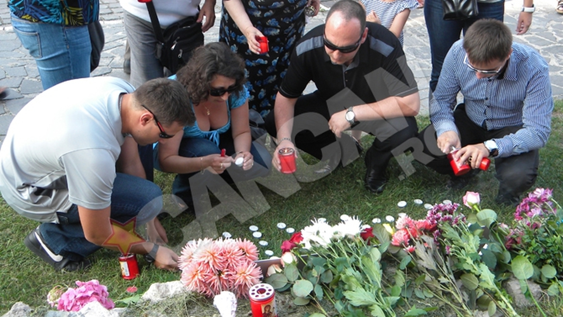 VIDEO Zeci de codleni sunt alaturi de familia lui Karin, romanca disparuta in urma atacului monstrului din Norvegia