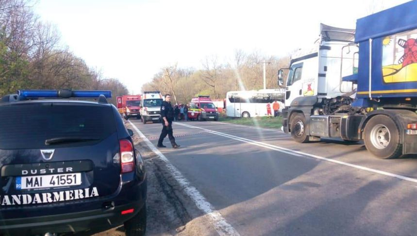 Accident grav în Teleorman. 11 persoane au fost rănite, iar o alta și-a pierdut viața