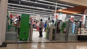 Scandal la casele self-scan din supermarketul Auchan. De unde a pornit toată neînțelegerea