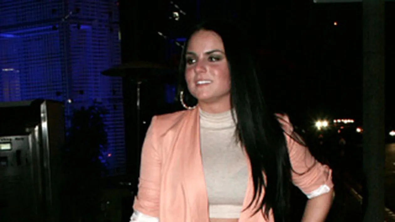 O mai tii minte pe JoJo, fata care canta Leave? Ce uratica s-a facut...