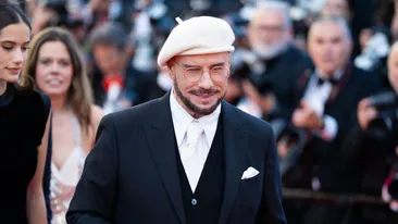 John Travolta, de nerecunoscut la Cannes 2026. Noul look al artistului a făcut valuri pe internet