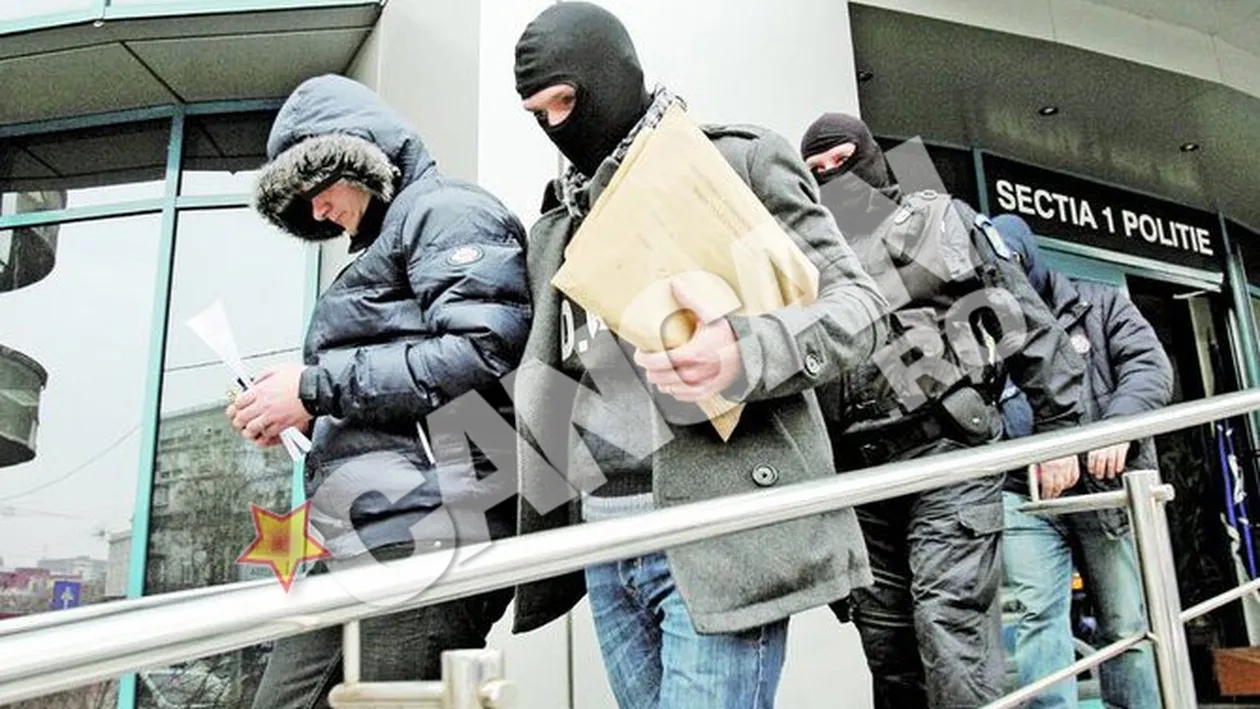 Politistii spagari raman dupa gratii