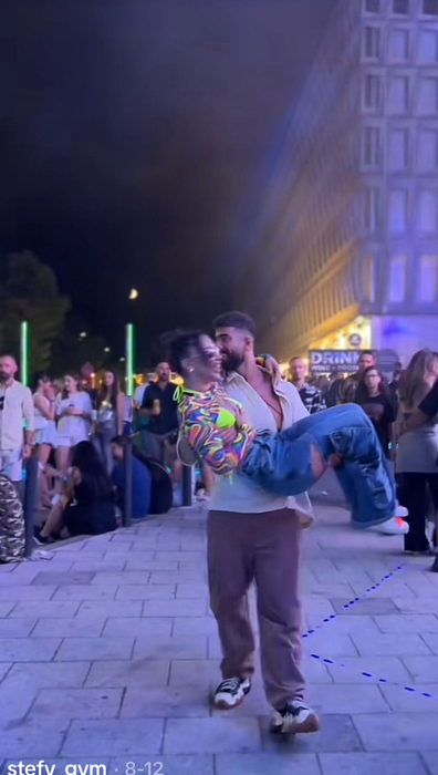 Ispita Beni și concurenta ”Survivor”, la festival.