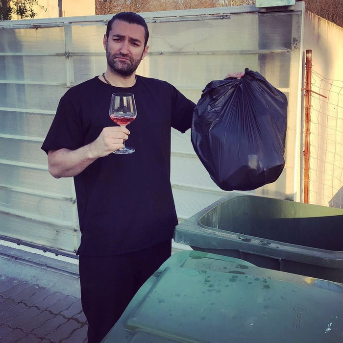 Amicul lui Smiley: ”Faceți d@#q nunta odată, că rămâne Ginuța fată mare! Vă pup!”