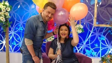 Gabriela Cristea şi Tavi Clonda îşi admiră burţile în oglindă! Cât s-a îngrăşat vedeta de când e gravidă