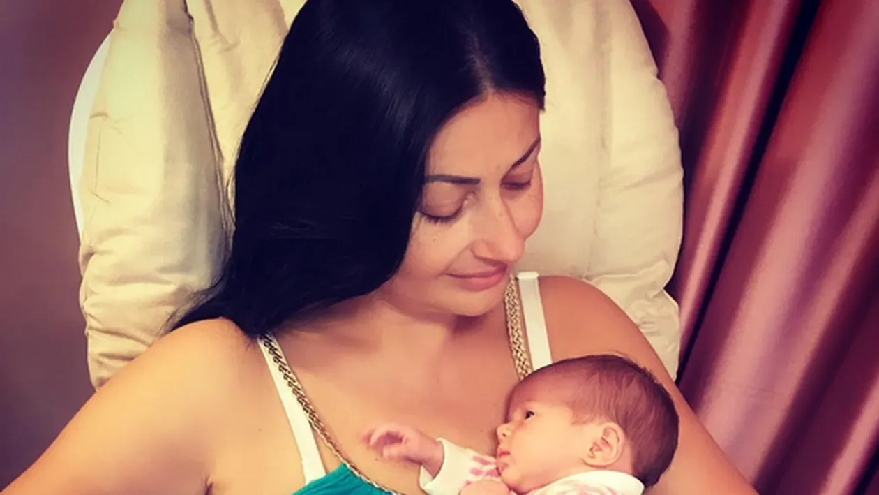 Gabriela Cristea, selfie emoţionant cu micuţa Victoria! 