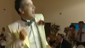VIDEO Si romanii cu bani au talent! Uite cum s-a rupt in figuri la dans Gigi Becali la nunta lui Gabi Firea