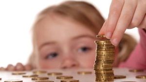 E oficial! Aceasta este DATA la care vor CREȘTE alocațiile în România