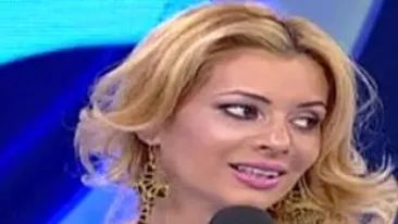 Rochia cu icoane a Mariei Simion, subiect de discutie pentru creatorii de moda de peste hotare!