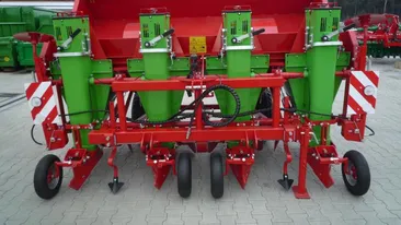 Povestea fabuloasa a unui castigator la Loto! A donat toti banii fratilor si bisericii, iar el si-a luat masina de plantat cartofi