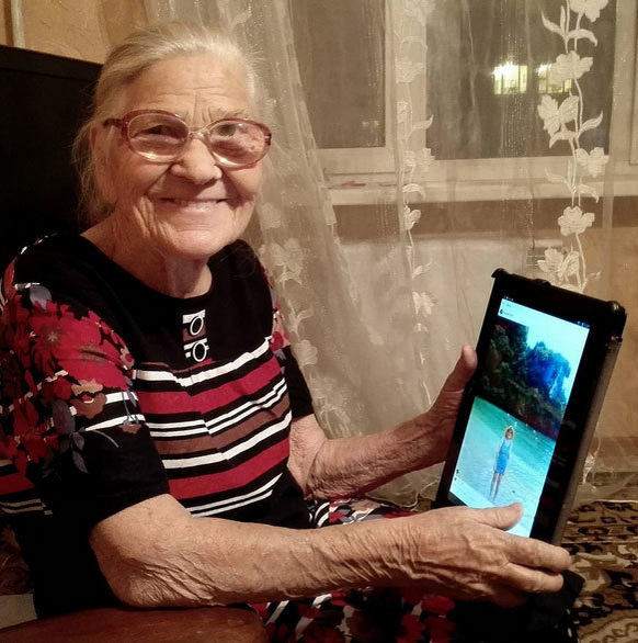 Bunicuţa de 89 de ani care şi-a propus să vadă toată lumea! A devenit vedetă pe Instagram