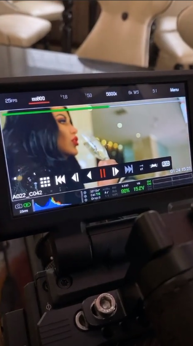 Daniela Crudu, filmată în ipostaze intime alături de unul dintre musculoșii de la Insula Iubirii! Bruneta a spus adevărul despre imaginile HOT