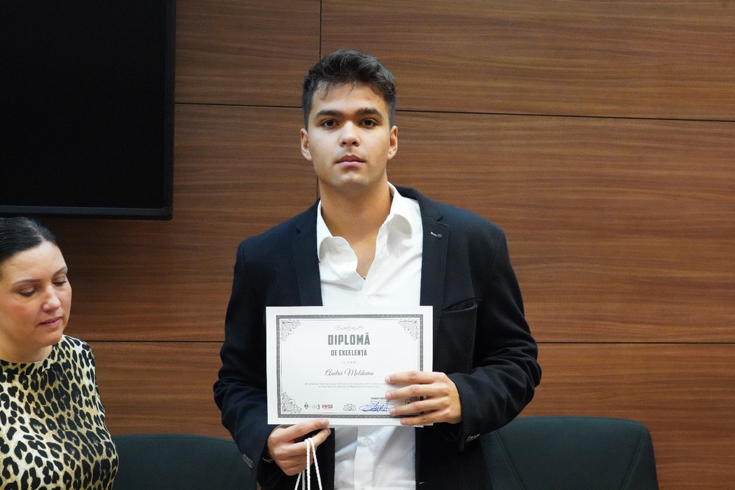 Comunicat de presă. Primarul Robert Negoiță a premiat elevii de top din Sectorul 3
