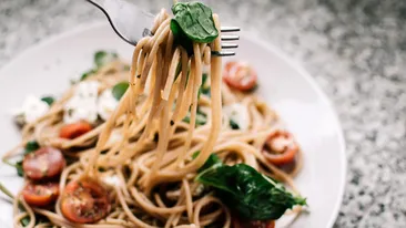 Cele 4 alimente care îngrașă enorm, deși par dietetice. Mulți români le folosesc pentru a slăbi, dar greșesc teribil