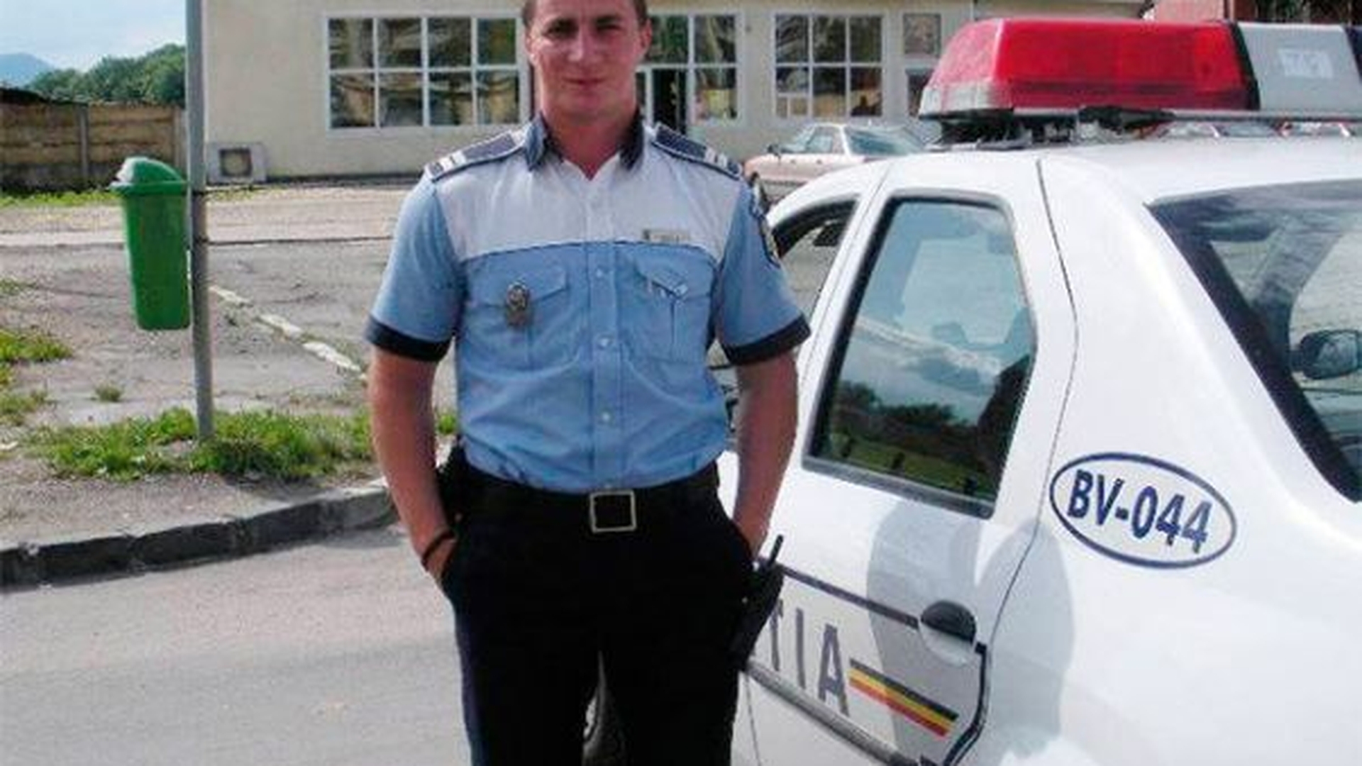 Poliţistul pamfletar loveşte din nou: "Un bărbat urât şi prost grămadă care nu e în stare să cucerească o femeie, are dreptul să violeze?"