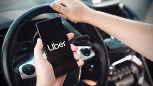 Nu e o glumă! Cât a plătit un client Uber pentru o cursă de 6 minute