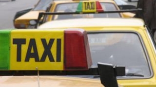 Toti taximetristii din Capitala fac curse ilegal si nu pot fi amendati pentru ca Primaria nu a emis licente noi