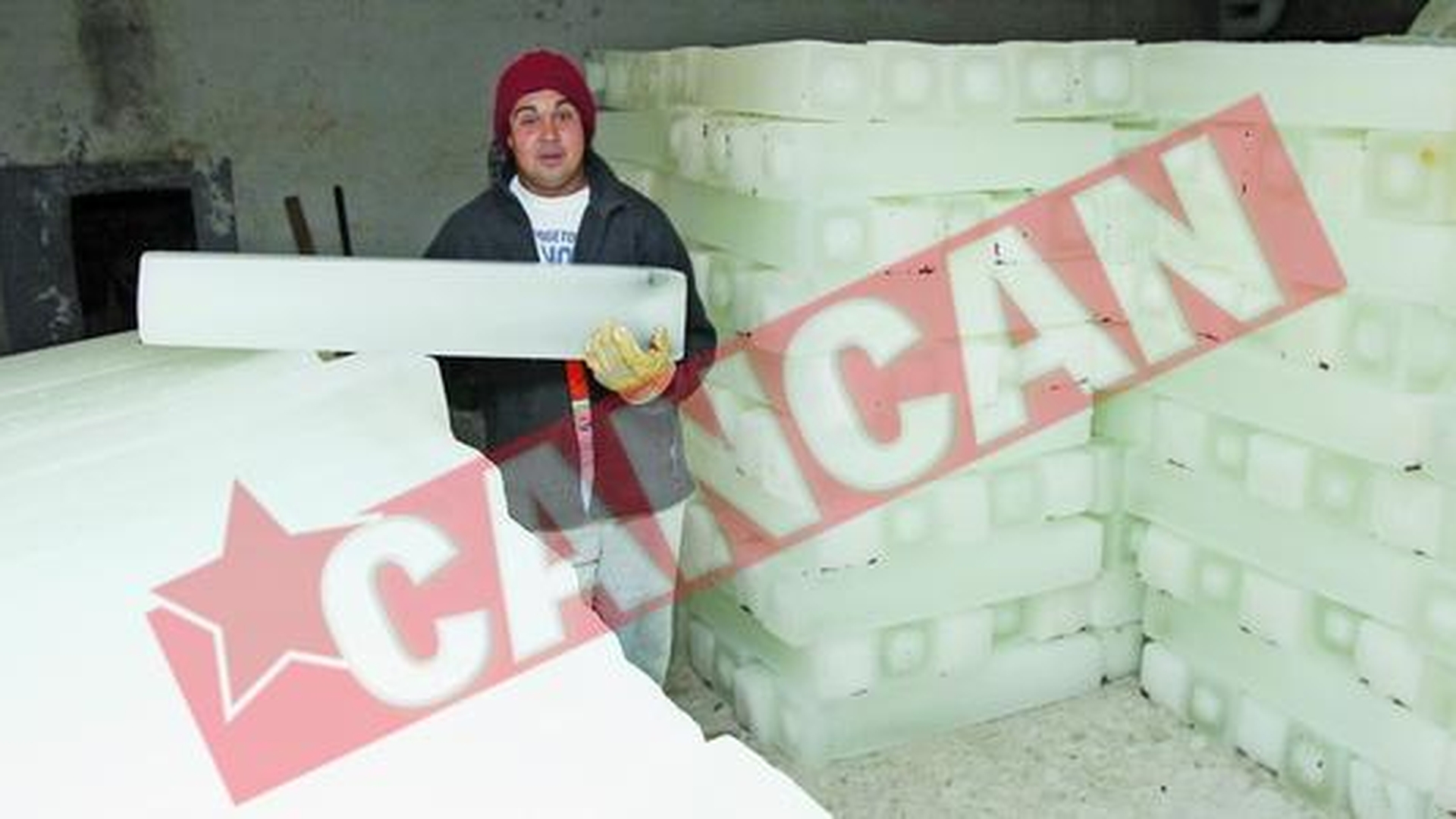In plina canicula, se imbraca la fel de gros ca in toiul iernii