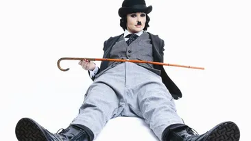 Andreea Marin Banica cu mustata si baston! Zana s-a transformat in Charlie Chaplin!