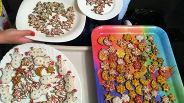 CRBL si-a ajutat sotia la pregatiri! Vezi ce prajiturele ca la carte a facut de Craciun!