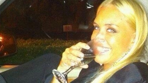A pozat ea sexy de atatea ori, insa asta le-a intrecut pe toate! Vica Blochina, dansand in ploaie! "Te uzi toata!"