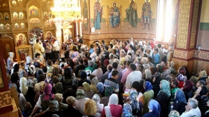 S-a intamplat sambata dimineata! Un bucurestean trezit din somn de preotul care tinea slujba in biserica a pus mana pe telefon si…