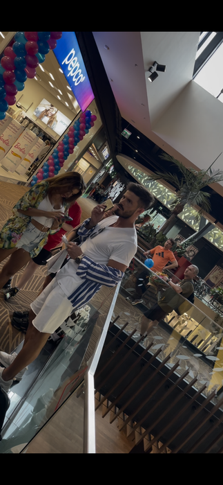 Elena Ionescu și Dragoș, fostul soț, s-au întâlnit la mall Park Lake, pentru a rezolva o problemă urgentă (Foto: CANCAN.RO)
