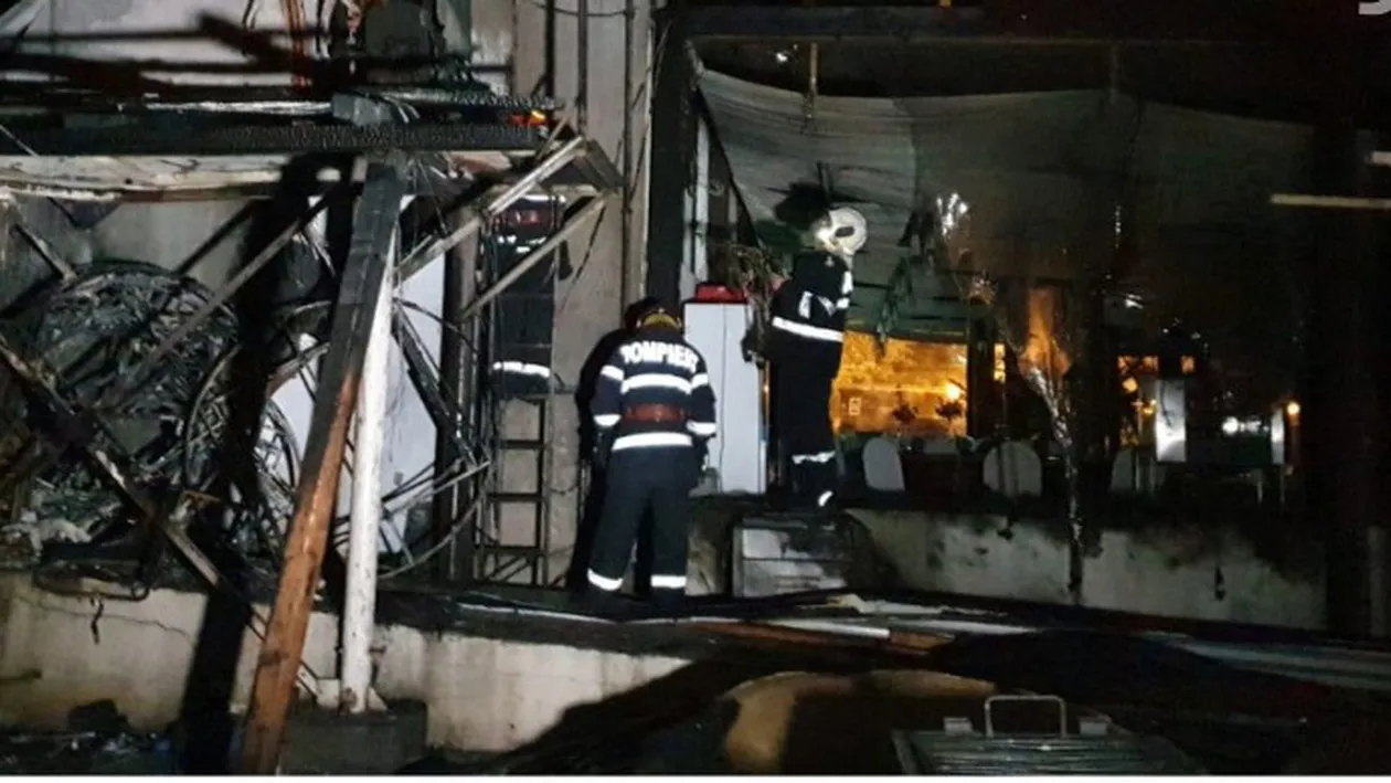 Incendiu violent la un hotel din Mamaia. Zeci de persoane au fost evacuate