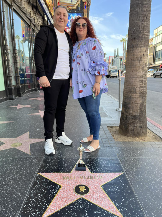 O doamnă din Los Angeles s-ar ocupa cu așa ceva și i-ar fi făcut o stea artistului contra a 5 dolari (Foto: Facebook)