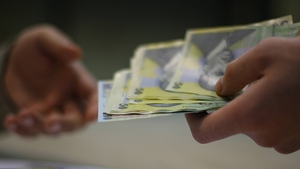Veste buna pentru bugetari! Cresc salariile in 2015! Care sunt ramurile in care angajatii vor primi bani mai multi