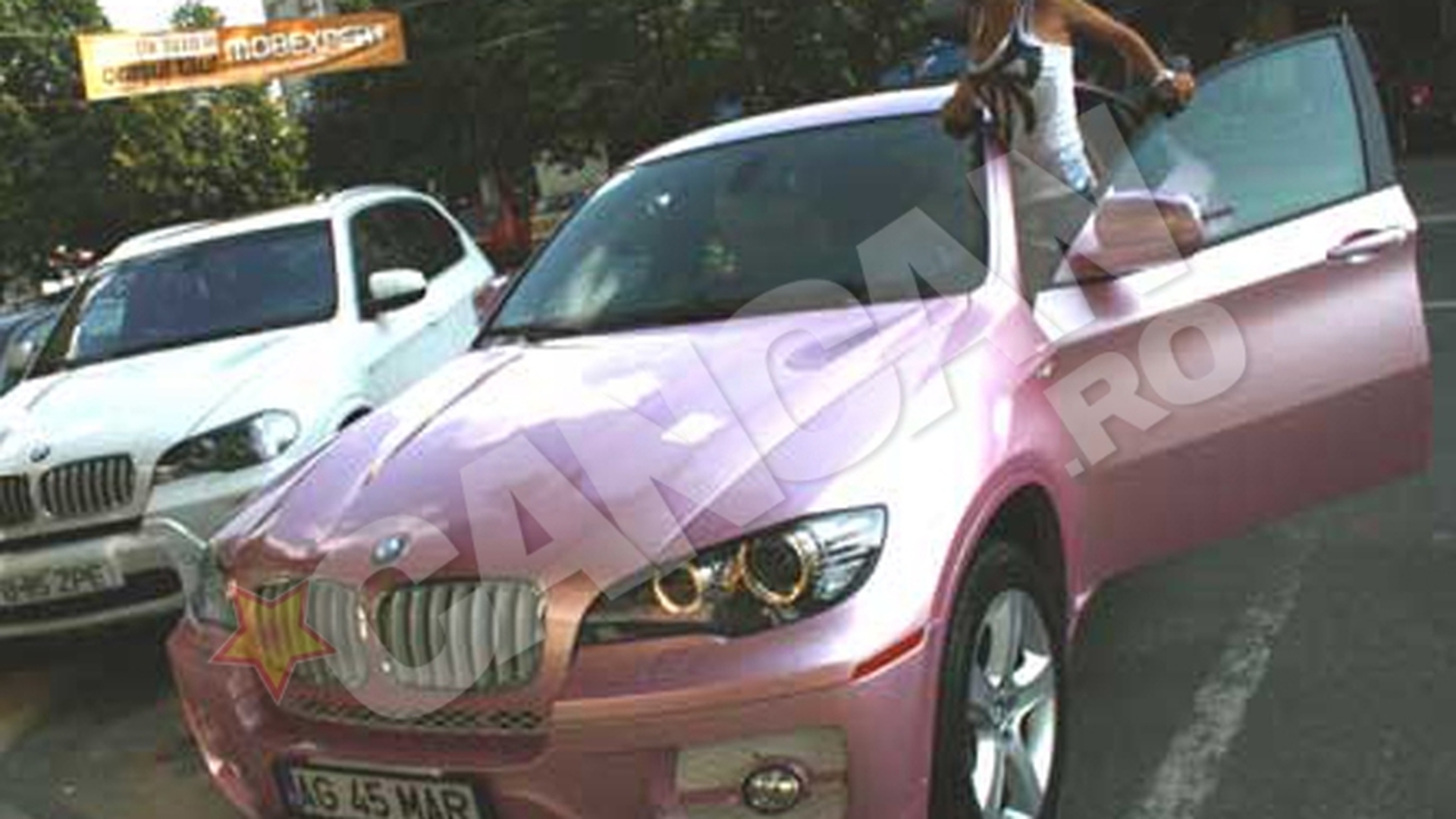 Am aflat cine este "stapana" Bentley-ului roz! Ea e "Paris Hilton de Pitesti"!