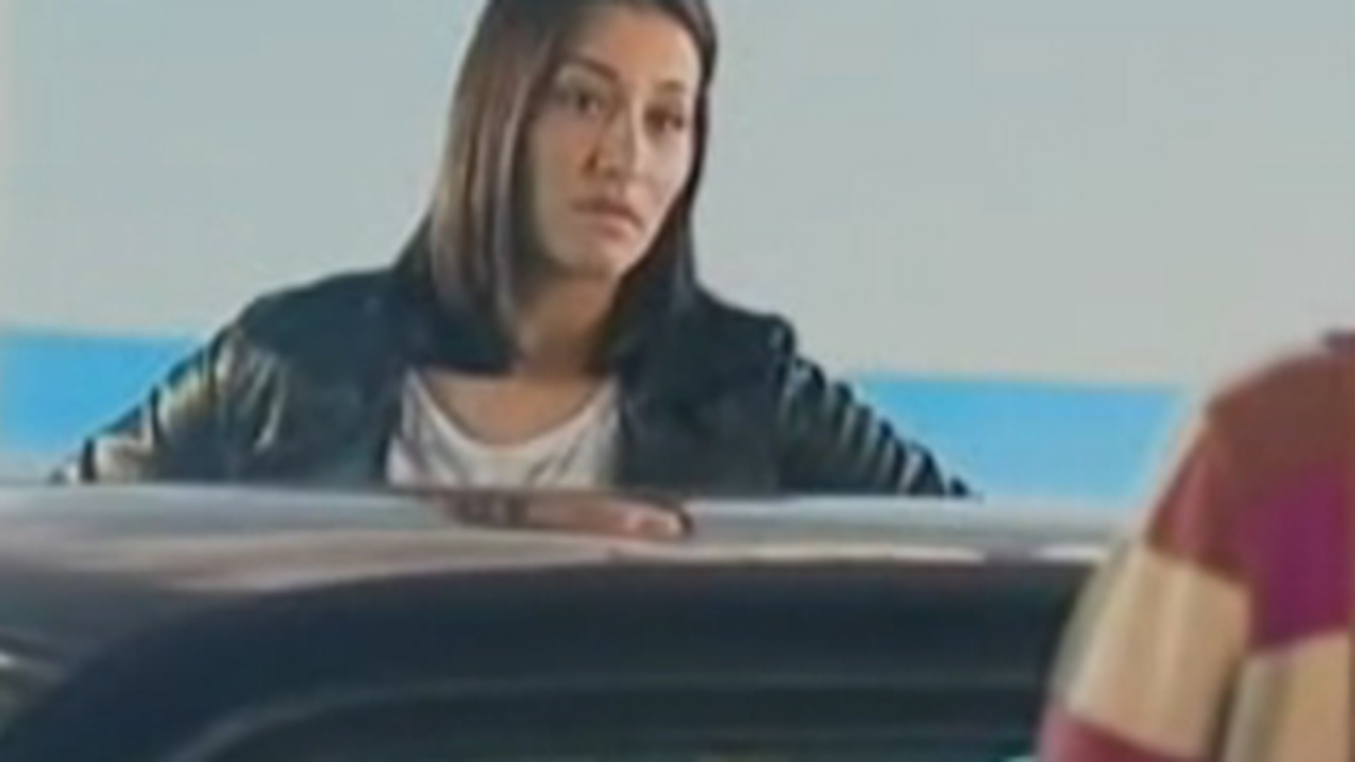 VIDEO Claudia Patrascanu s-a certat cu un arab! Barbatul i-a spart un geam de la masina cu o ranga si a vrut sa ii dea foc!