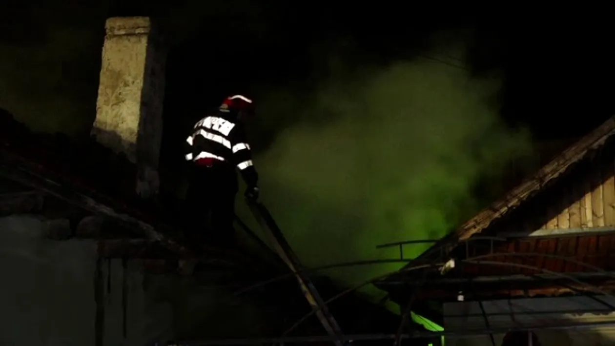 Bătrână din Buzău, moartă într-un incendiu: „Flăcările erau mai înalte ca acoperişul”