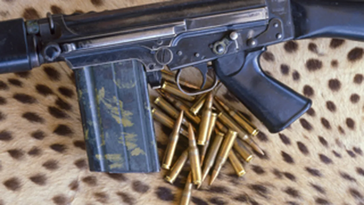 VIDEO Fostul sef al Serviciului Arme si Munitii Dolj si-a impuscat mortal sotia si a ranit-o grav pe fiica sa