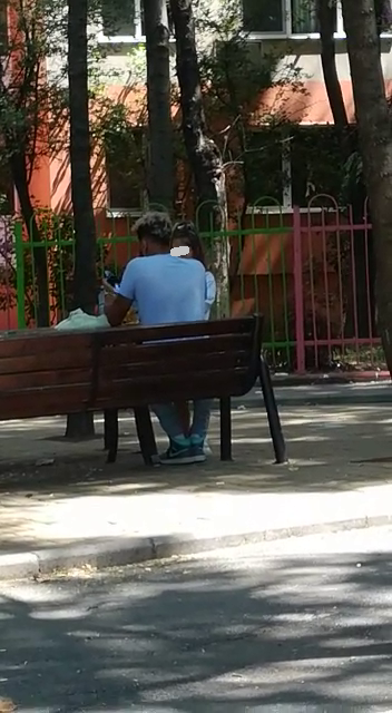 Connect-R și-a scos fetița în parc, iar cei din jur…