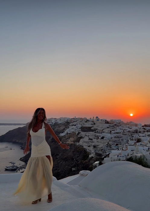 Diana Munteanu a dat România pe Santorini. Imagini spectaculoase din escapada în Grecia