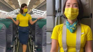 Motivul surprinzător pentru care toate însoțitoarele de zbor stau cu mâinile sub coapse, în avion