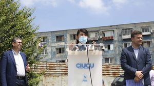 FOTO | Conferința ministrului Muncii, întreruptă de un bărbat! Violeta Alexandru, amenințată cu moartea