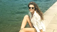 Nu îi merge deloc rău în SUA! Raluca Lăzăruţ s-a pozat sexy, în costum de baie!