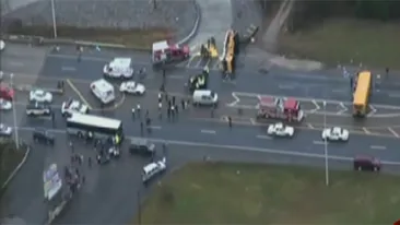 TRAGEDIE pe sosea! Cel putin trei morti si 23 de raniti, dupa coliziunea intre doua autobuze scolare in SUA – VIDEO