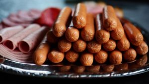 Ce conțin, de fapt, parizerul, crenvurştii şi şunca de Praga din magazine. Rezultatele de laborator sunt dezastruoase: „Avem puţină carne”