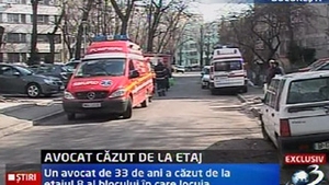 VIDEO Un avocat a murit dupa ce a cazut de la etajul 8 al blocului in care locuia! Politistii au demarat o ancheta in acest caz