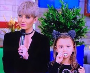 Giulia, împreună cu fiica ei
