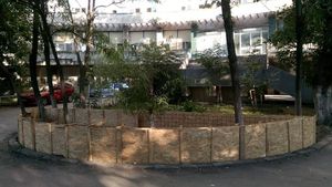 Se întâmplă la Craiova! Heleşteu în curtea Spitalului de Urgenţă, din ordinul managerului. Consiliul Județean a dispus demolarea construcției