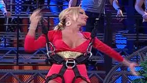 Cea mai sexy coarda! Loredana Chivu a ramas muta de uimire. I-a iesit un san in direct la TV
