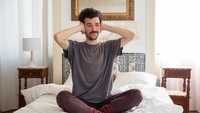 De ce zgomotele mici par mult mai puternice atunci când încerci să adormi. Ce se întâmplă, de fapt, în creier