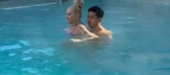 Anamaria Prodan, imagini incendiare în bikini! Săruturi fierbinți cu Ronald Gavril