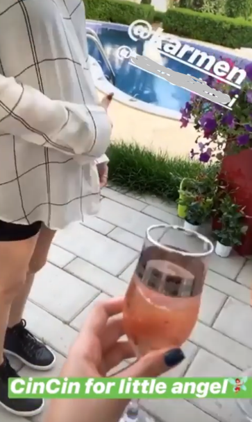 Cum o răsfață iubitul pe Karmen Minune. Nu îi refuză niciun capriciu