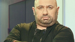 Chef Scărlătescu a făcut… ”insolaţie” la mare! A adormit ”spart” pe bar
